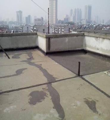 北碚漏水维修 楼顶漏水是什么原因，楼顶漏水维修方法是什么?